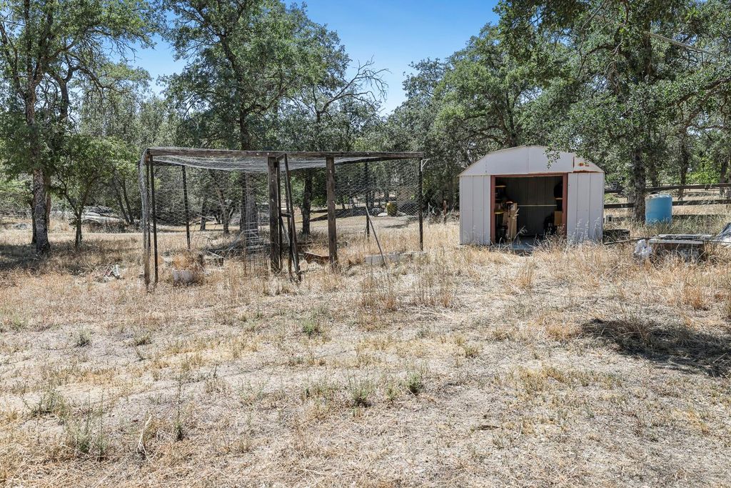 Image 33 of property listing at 29696 Auberry Road, Prather, CA 93651