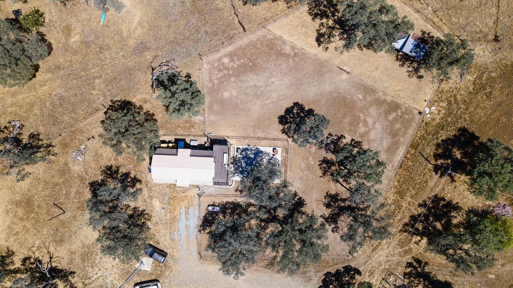 Image 34 of property listing at 29696 Auberry Road, Prather, CA 93651