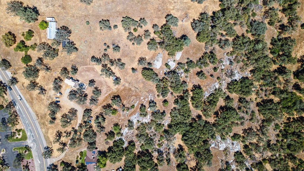 Image 39 of property listing at 29696 Auberry Road, Prather, CA 93651