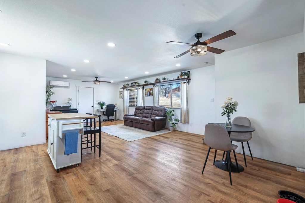 Image 5 of property listing at 29696 Auberry Road, Prather, CA 93651