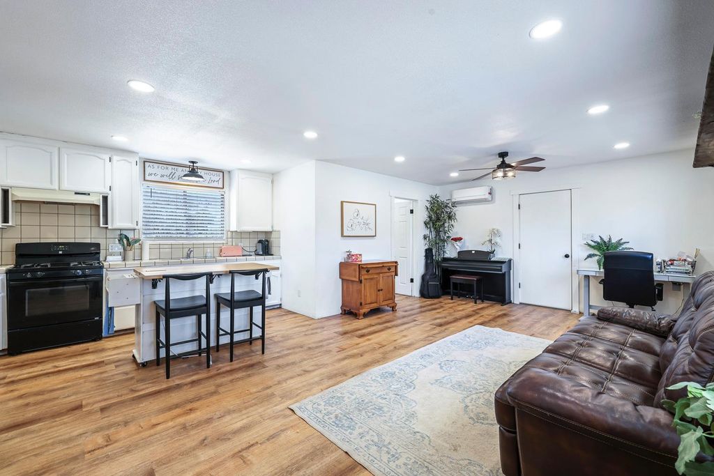 Image 7 of property listing at 29696 Auberry Road, Prather, CA 93651