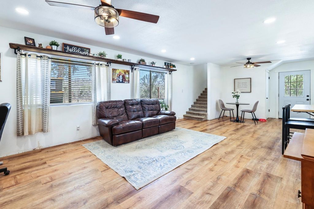 Image 8 of property listing at 29696 Auberry Road, Prather, CA 93651