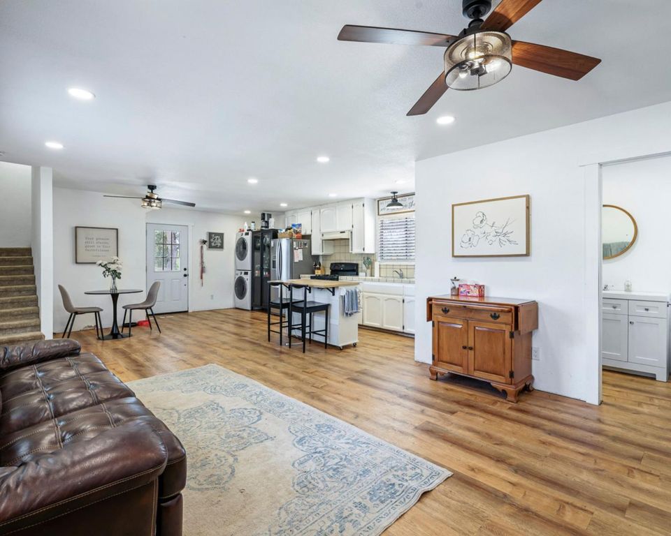 Image 9 of property listing at 29696 Auberry Road, Prather, CA 93651