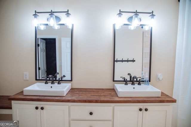 30 Laurelwood Circle, Griffin, GA 30224
