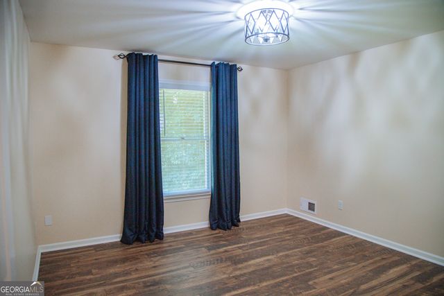 30 Laurelwood Circle, Griffin, GA 30224