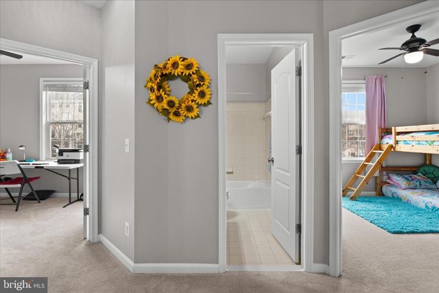 24546 BYRNE MEADOW SQ, Aldie, VA 20105