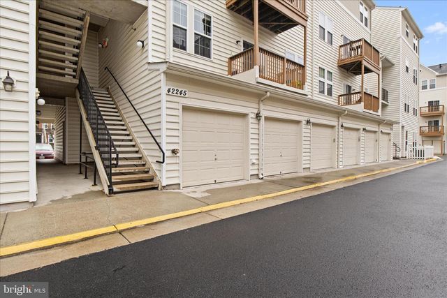 24546 BYRNE MEADOW SQ, Aldie, VA 20105