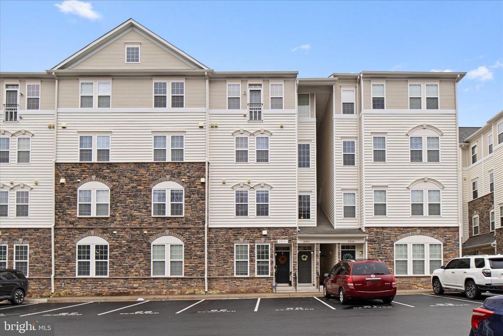 24546 BYRNE MEADOW SQ, Aldie, VA 20105