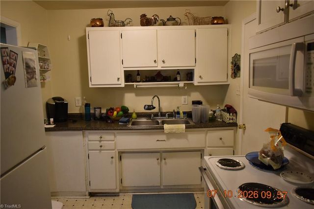 1410 Town Street, Greensboro, NC 27407