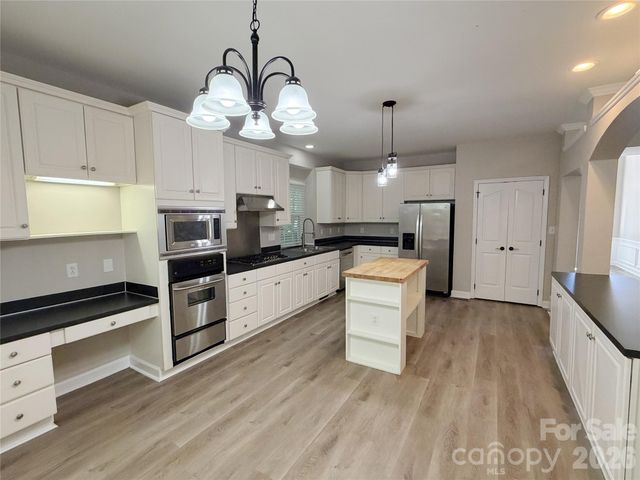 6000 Hunter Lane, Matthews, NC 28104
