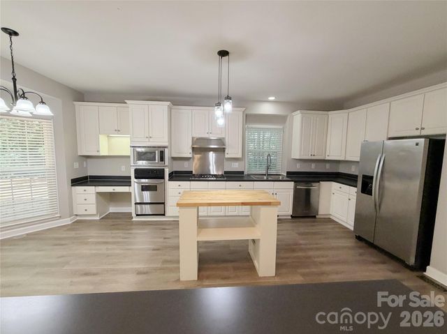 6000 Hunter Lane, Matthews, NC 28104
