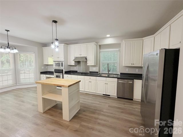 6000 Hunter Lane, Matthews, NC 28104