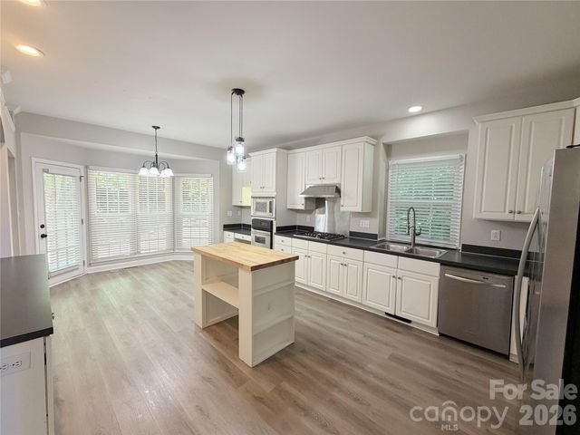 6000 Hunter Lane, Matthews, NC 28104
