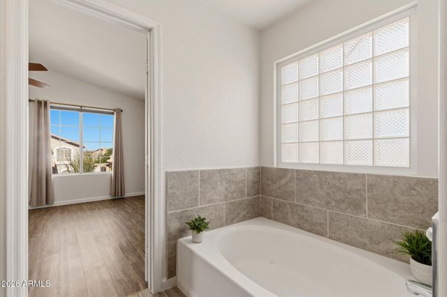 1723 E Blackhawk Drive E, Phoenix, AZ 85024