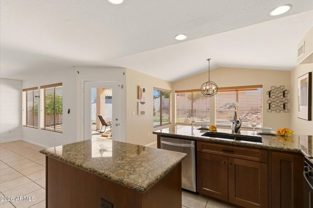 1723 E Blackhawk Drive E, Phoenix, AZ 85024