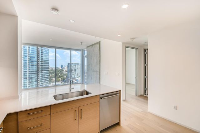 301 West Ave 2003, Austin, TX 78701