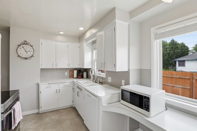 4828 N Washington St, Spokane, WA 99205