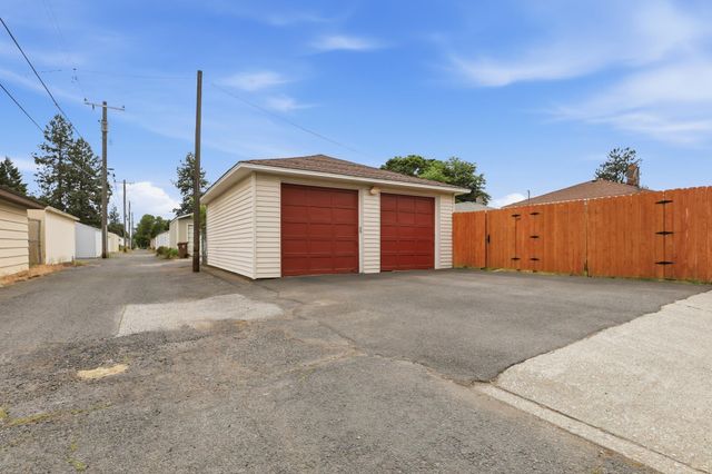4828 N Washington St, Spokane, WA 99205