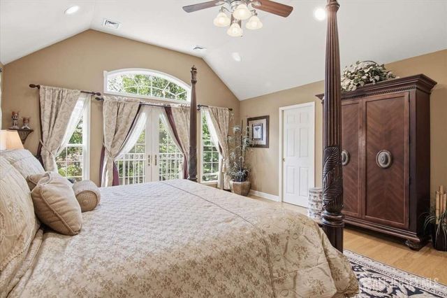 4 Honey Court, Metuchen, NJ 08840
