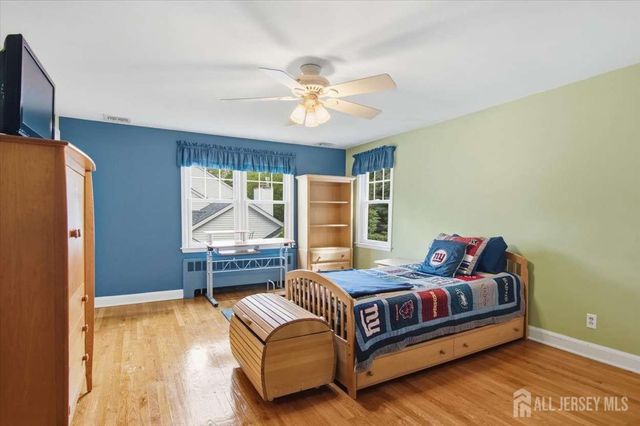 4 Honey Court, Metuchen, NJ 08840