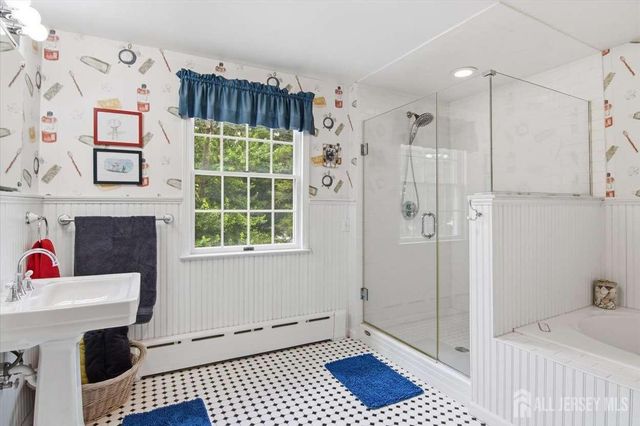 4 Honey Court, Metuchen, NJ 08840