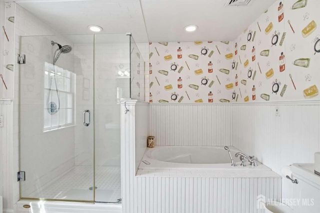 4 Honey Court, Metuchen, NJ 08840