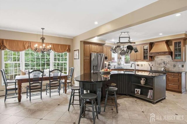 4 Honey Court, Metuchen, NJ 08840