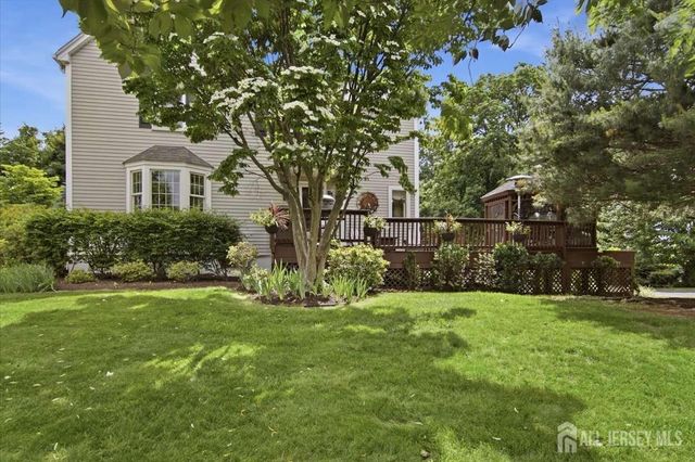 4 Honey Court, Metuchen, NJ 08840
