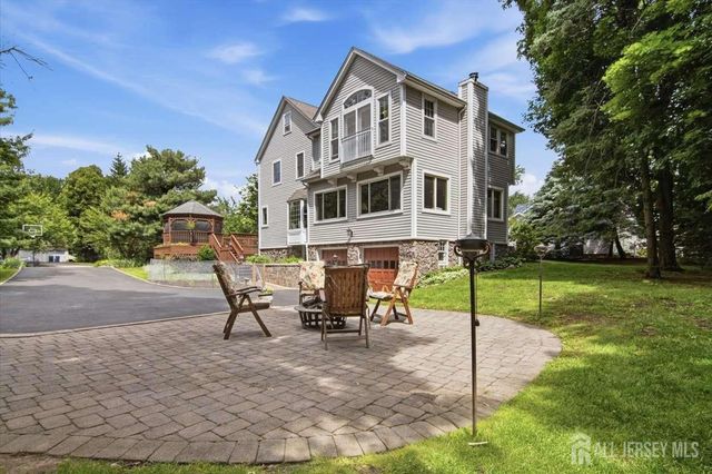 4 Honey Court, Metuchen, NJ 08840