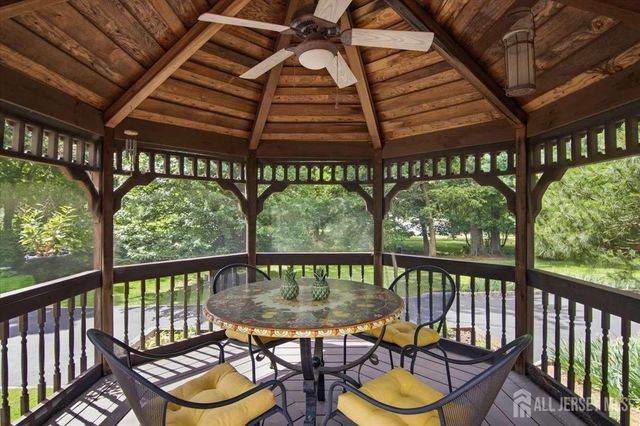 4 Honey Court, Metuchen, NJ 08840