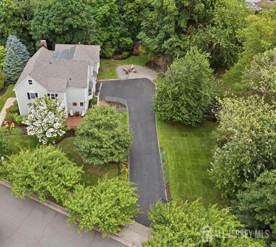 4 Honey Court, Metuchen, NJ 08840