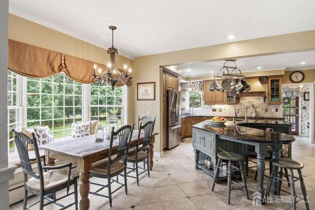4 Honey Court, Metuchen, NJ 08840