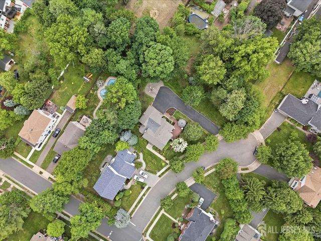 4 Honey Court, Metuchen, NJ 08840