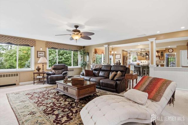 4 Honey Court, Metuchen, NJ 08840