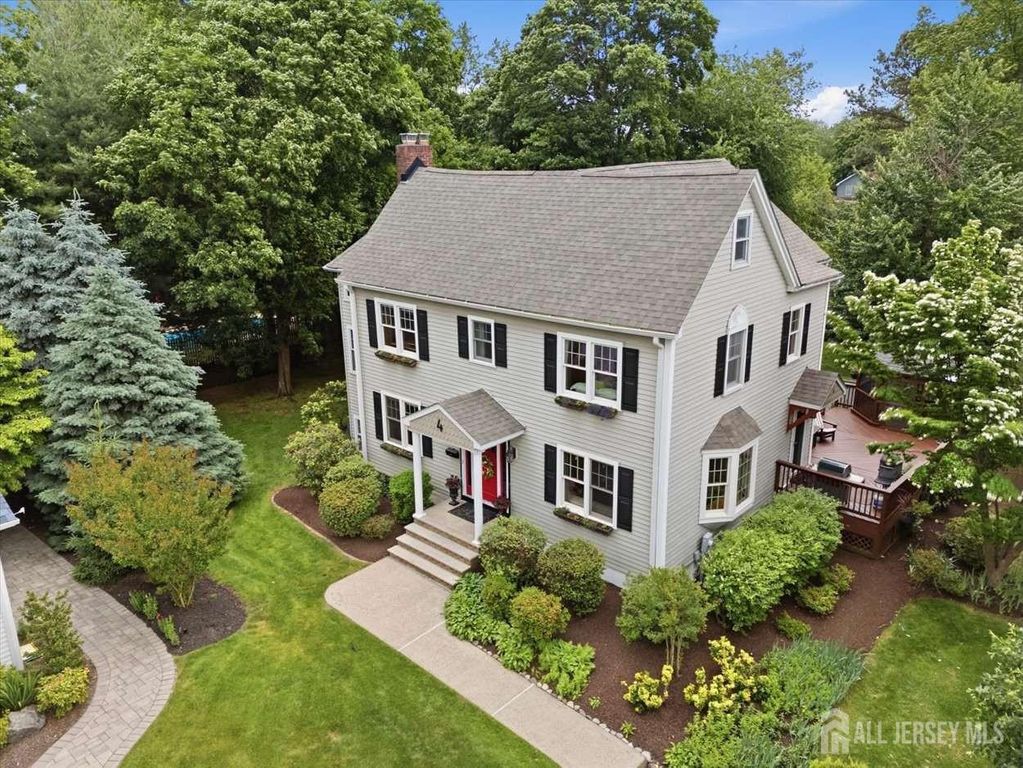 4 Honey Court, Metuchen, NJ 08840