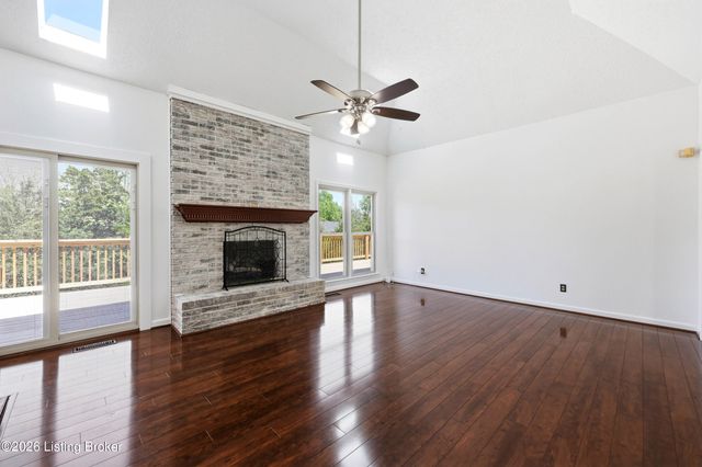 1507 Colonial Ct, Goshen, KY 40026