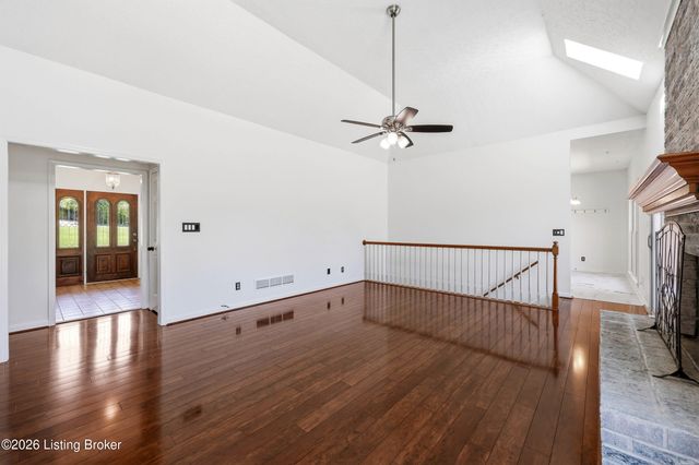 1507 Colonial Ct, Goshen, KY 40026