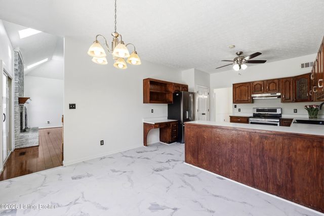 1507 Colonial Ct, Goshen, KY 40026