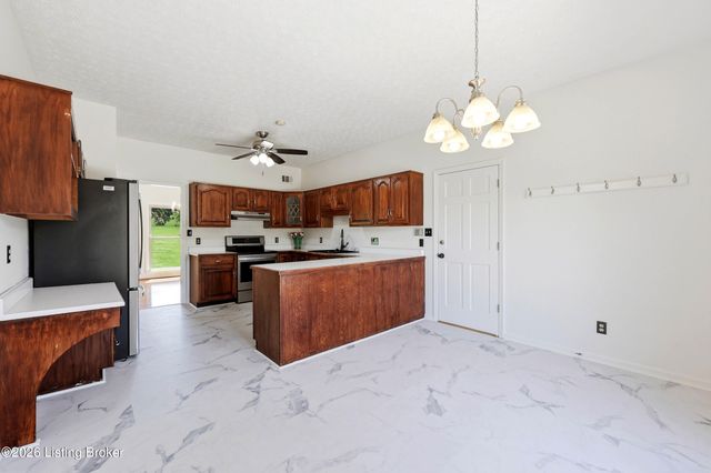 1507 Colonial Ct, Goshen, KY 40026