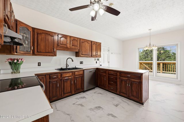 1507 Colonial Ct, Goshen, KY 40026
