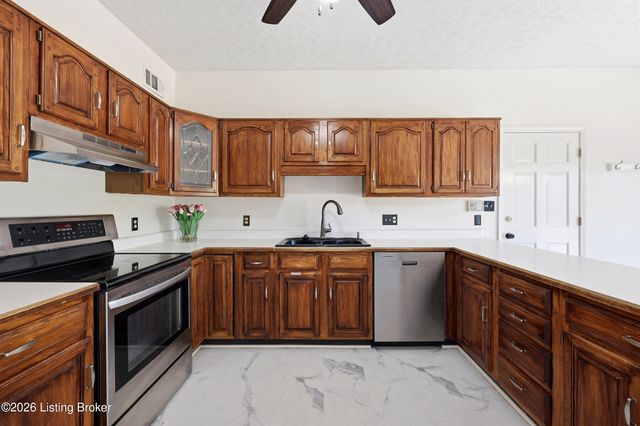 1507 Colonial Ct, Goshen, KY 40026