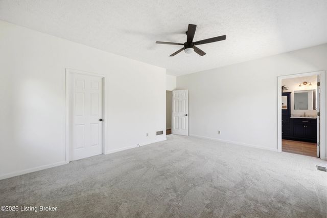 1507 Colonial Ct, Goshen, KY 40026