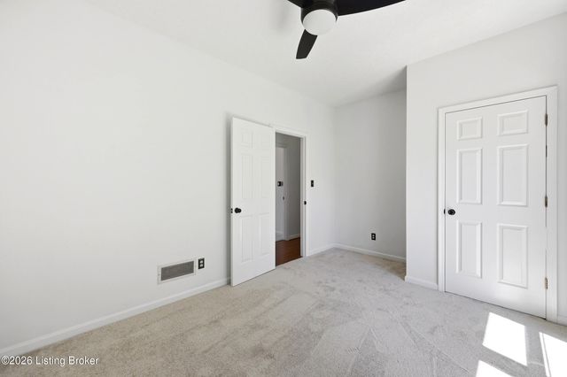 1507 Colonial Ct, Goshen, KY 40026