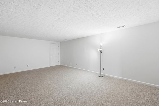 1507 Colonial Ct, Goshen, KY 40026