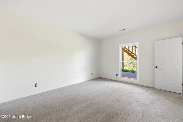 1507 Colonial Ct, Goshen, KY 40026