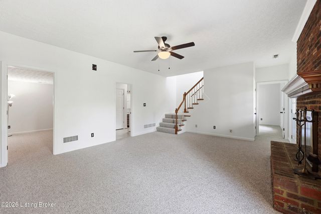 1507 Colonial Ct, Goshen, KY 40026