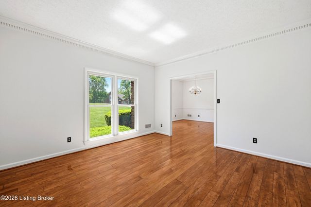 1507 Colonial Ct, Goshen, KY 40026