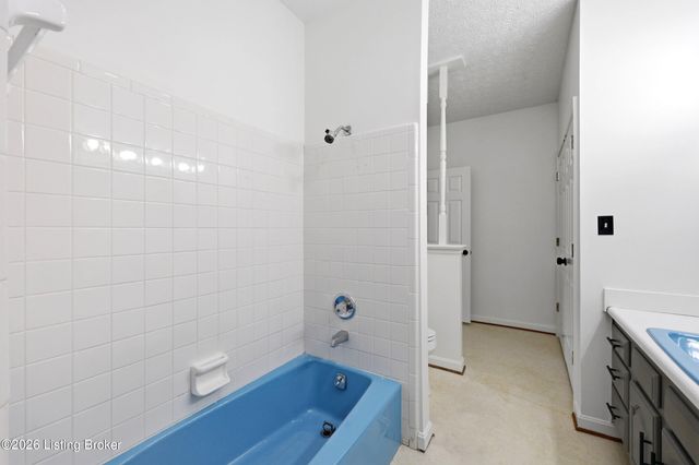 1507 Colonial Ct, Goshen, KY 40026