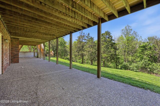 1507 Colonial Ct, Goshen, KY 40026