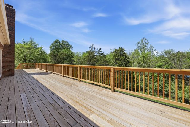 1507 Colonial Ct, Goshen, KY 40026